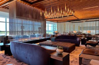 How to access American Airlines Admirals Club lounges